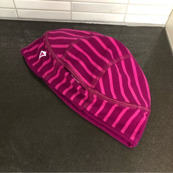 Ivivva by Lululemon reversible girl’s beanie - Picture 2 of 11